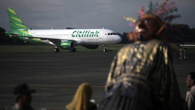 Citilink mempertanyakan status Bandar Udara Halim Perdanakusuma setelah Lion Air menyatakan punya hak konsesi atas lahan bandara itu.
