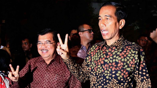 Dalam survei Indo Barometer terungkap, kepuasan publik terhadap Jokowi menurun 11,5 persen dalam enam bulan.
