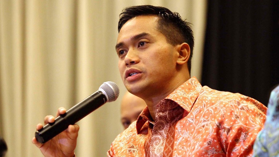 Kamar dagang Indonesia (Kadin) akan menggelar dialog Capres dan Cawapres. Hal tersebut disampaikan Wakil Ketua Umum Kadin Bidang Organisasi dan Keanggotaan Anindya N. Bakrie dalam jumpa pers di Jakarta, Selasa (17/6/2014).