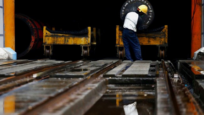 Apabila pada tahun ini PT Wika Beton Tbk menargetkan pendapatan Rp 2,6 triliun, maka tahun depan diharapkan nilainya meningkat menjadi Rp 5,2 triliun.