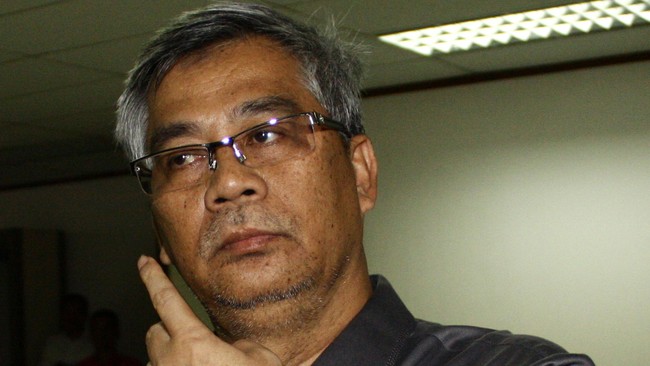 Bekas Ketua MK Akil Mochtar telah dipidana seumur hidup oleh Pengadilan Tipikor. Sang istri, Ratu Akil Rita, kini dicegah bepergian ke luar negeri oleh KPK.