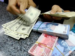 Penyebab Rupiah Ikut Menderita Saat Harga Minyak Anjlok