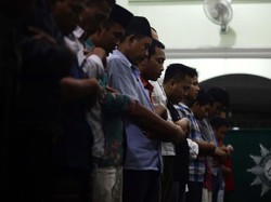 Bacaan Bilal Sholat Tarawih Lengkap 8-20 Rakaat Beserta Jawaban Jemaah