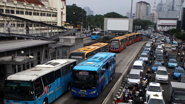 Naiknya harga BBM akan ikut meningkatkan harga sembako dan biaya transportasi.