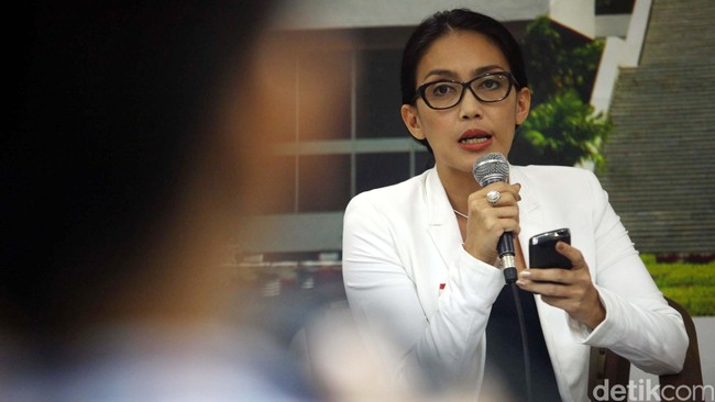 Menurut Rieke dalam UU tentang Sistem Jaminan Sosial Nasional tak dijelaskan soal pencairan JHS harus dilakukan setelah seseorang bekerja minimal 10 tahun.