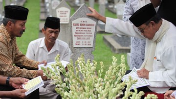 Habibie Jual Mahal dan Tak Pernah Lirik Foto Ainun