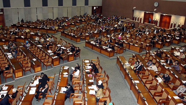 UU untuk anggota DPR baru periode 2014-2019 itu hanya dikerjakan 11 hari dan tak melibatkan publik. UU MD3 sebagai aturan induknya pun masih digugat di MK.