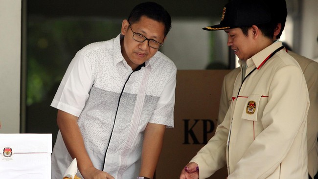 Majelis Hakim Pengadilan Tipikor diminta melihat setiap fakta yang muncul dalam proses persidangan. Anas Urbaningrum menolak dianggap memengaruhi saksi sehingga meringankan dakwaannya.