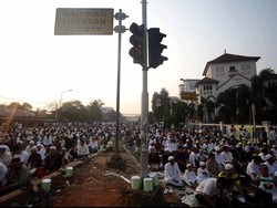 Bacaan Bilal Sholat Idul Fitri Lengkap dengan Jawaban Jemaah