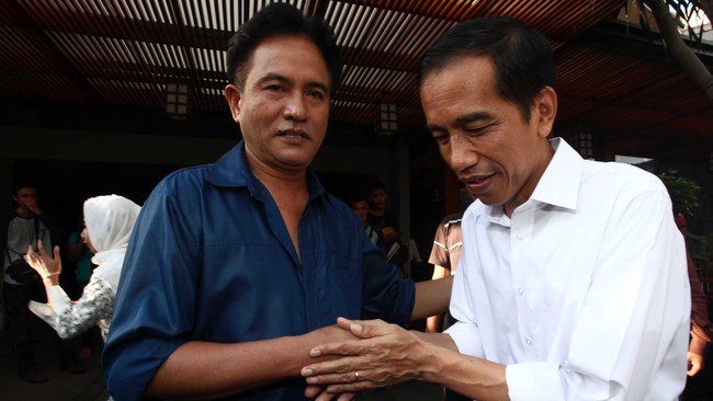 Pakar hukum tata negara Yusril Ihza Mahendra berkomunikasi dengan Jokowi atas permintaan Presiden Susilo Bambang Yudhoyono.
