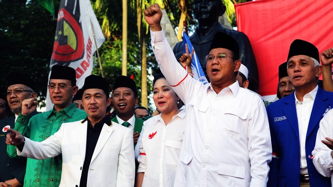 Publik diminta untuk benar-benar memperhatikan bahasa yang digunakan Ketua Umum Demokrat Syarief Hasan saat konferensi pers.