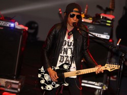 Lirik dan Chord Lagu Karang dari Slank