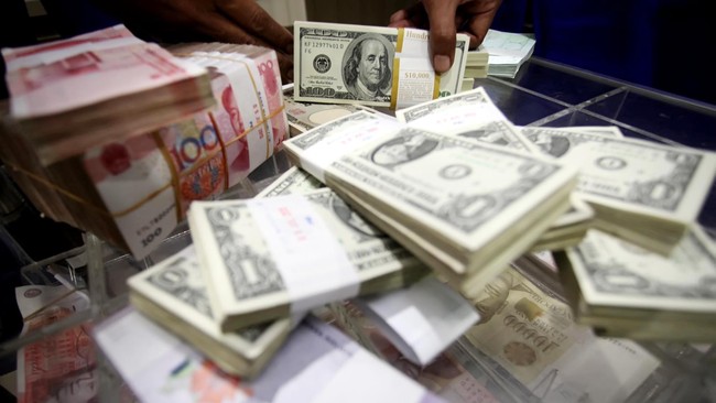 Nilai tukar rupiah menuju posisi terendah selama tujuh bulan terakhir ke level Rp 12.120 per dolar Amerika Serikat.&nbsp;