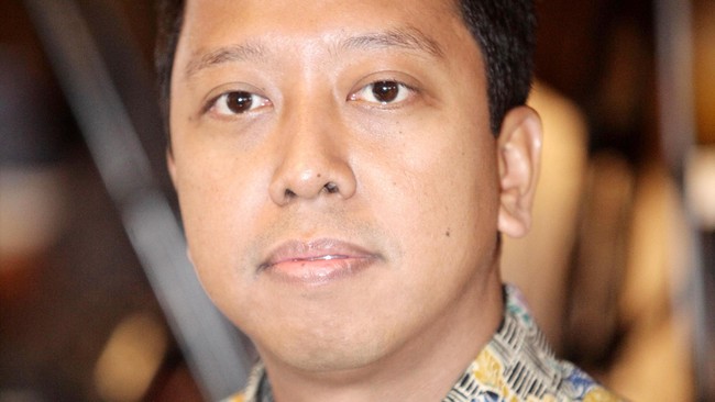 Lebih dari 60 persen kepala daerah di Indonesia tersangkut kasus korupsi. PAN dan PPP menuding pilkada langsung jadi biang keladi. Calon kepala daerah yang menang sibuk mengurus balik modal.