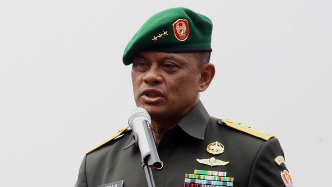 TNI menolak tuduhan empat prajuritnya di Batam sebagai beking warga terduga penyelundup BBM. Sebanyak 134 prajurit memang warga perumahan itu.