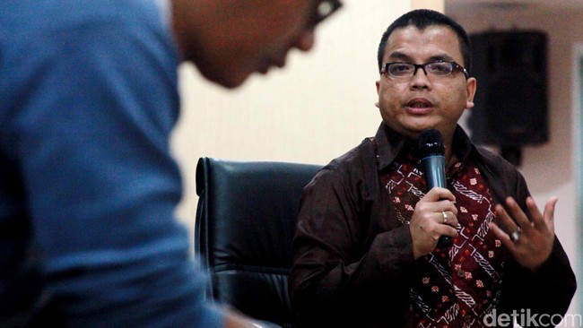Denny Indrayana mengaku mendatangi Kejaksaan Agung tanpa panggilan. Dia berniat untuk memberikan keterangan dalam rangka membantu penyidikan kasusnya.