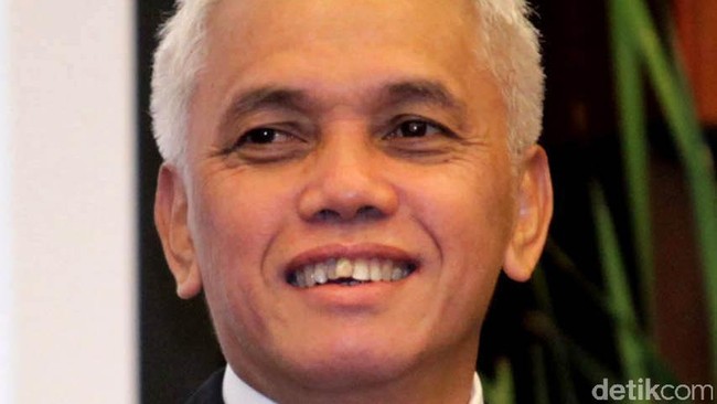 Sejumlah petinggi PAN mengeluarkan sinyal merapat ke kubu Jokowi. Bila PAN bergabung dengan PDIP, dukungan untuk pilkada tak langsung di DPR makin terkikis.