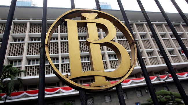 Bank Indonesia mempertahankan suku bunga acuan BI rate 7,50 persen setelah 11 bulan tidak merubah kebijakan tersebut. BI melihat masih terdapat risiko eksternal dan domestik yang perlu diwaspadai ke depan.