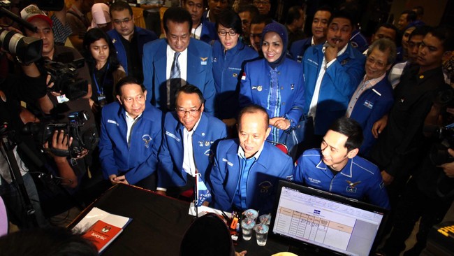 Demokrat mulai merapatkan barisan jelang voting RUU Pilkada. Surat disebar ke anggota fraksinya di DPR. Isinya: dukung pilkada langsung.
