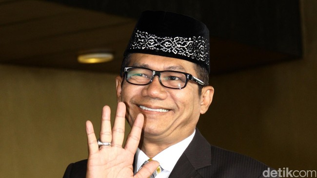 Demokrat mengajukan draf RUU sendiri karena syaratnya dianggap tak dipenuhi. Suara kedua koalisi terancam pecah.