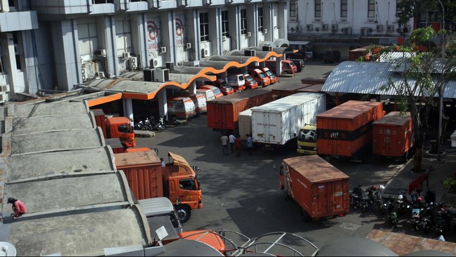Bisnis logistik harus menghadapi kenaikan biaya operasional hingga 10 persen jika Jokowi menaikkan BBM Rp 3.000 per liter beberapa bulan ke depan.