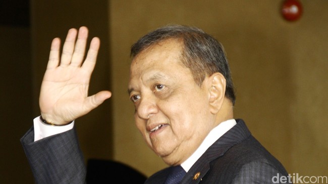 Masyarakat Ekonomi Asean yang dimulai tahun depan&nbsp;harus dipersiapkan dengan baik agar produk Indonesia mampu bersaing dengan negara-negara lain