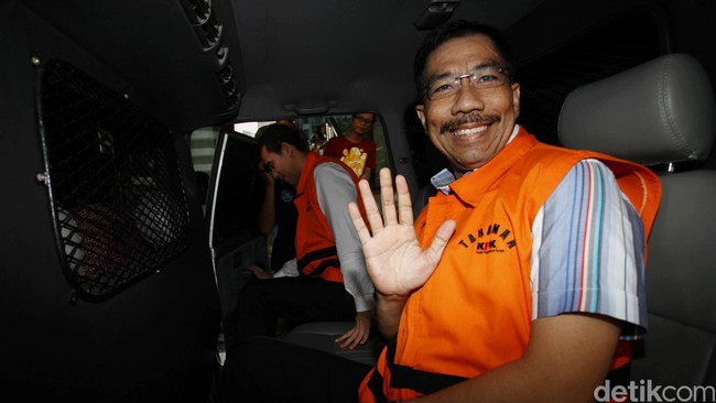 Muhtar dimintai keterangan untuk tersangka Wali Kota Palembang Romi Herton dan istrinya.