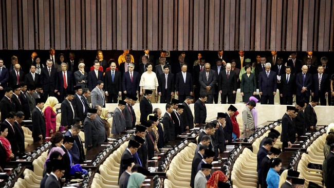 Mereka akan berdiri memberikan suara untuk pilkada langsung pada voting di paripurna DPR dua hari lagi. Ini akan makin menggerogoti suara koalisi Merah Putih.