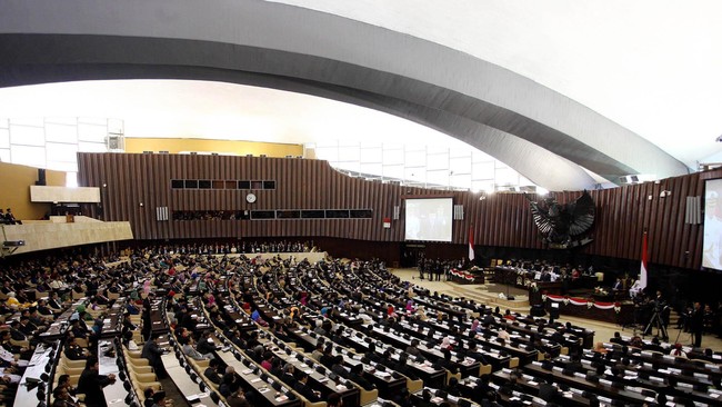 Dewan Perwakilan Daerah RI menuding DPR mengabaikan putusan Mahkamah Konstitusi terkait wewenang DPD untuk ikut membahas Rancangan Undang-Undang. MK diminta menghukum DPR.