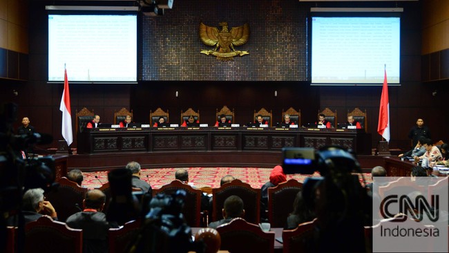 I Dewa Gede Palguna terpilih menjadi hakim konstitusi menggantikan Hamdan Zoelva yang masa jabatannya berakhir Rabu esok (7/1).