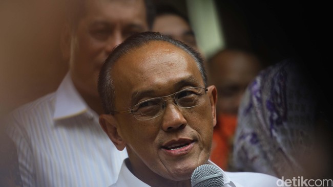 Aburizal Bakrie alias Ical diminta segera membentuk panitia Munas selambat-lambatnya 14 hari sejak hari ini. Kalau tidak, para senior bikin panitia sendiri.