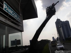 Pemprov DKI Bersihkan Patung Pancoran, Target Tuntas Awal November