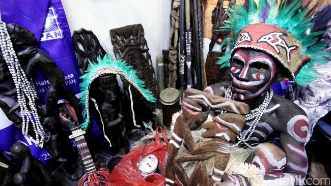 Artefak kebudayaan Indonesia ditemukan dalam sebuah pelelangan di Australia. Pemerintah sedang berupaya mengembalikan artefak itu ke Indonesia.