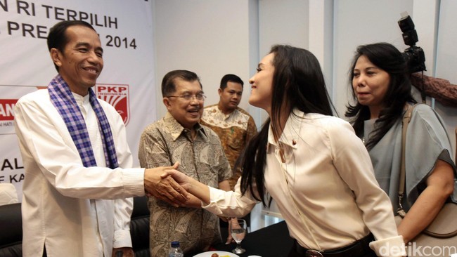 IRES menggelar survei di 33 provinsi. Responden ditanya soal nama menteri yang mereka kehendaki. Tercermin masyarakat menghendaki kabinet didominasi tokoh profesional murni berusia muda.