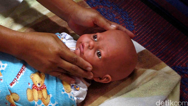 Lowongan kerja ini cukup mengejutkan. Dibutuhkan pengasuh anak dengan tawaran gaji Rp 1,4 miliar setahun.
