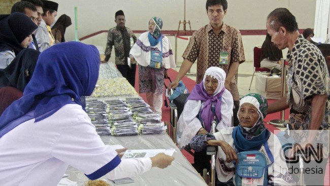 Petugas Panitia Penyelenggara Ibadah Haji memastikan dalam dua hari ke depan seluruh visa dipastikan jadi, dan calon haji bisa diberangkatkan ke Tanah Suci.