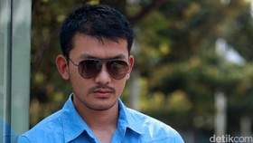 Jadi Manajer Kedai Kopi, Rio Dewanto Andalkan Internet