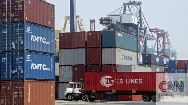Perlindungan yang diberikan pemerintah terhadap PT Pos Indonesia (Persero) dinilai hanya menghambat investasi di sektor logistik dan merugikan Indonesia.