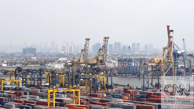Hampir sebagian besar pelaku industri di Indonesia merasa tidak percaya diri menghadapi persaingan dengan produk negara lain dalam Masyarakat Ekonomi Asean.