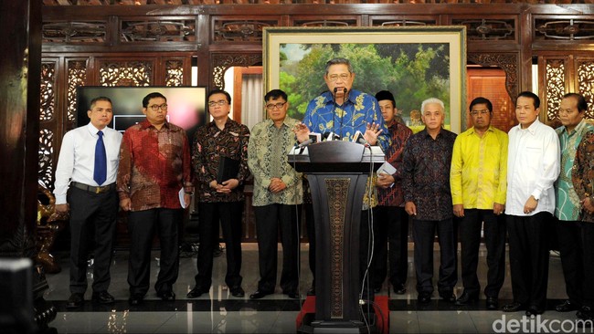 Wacana jatah dua kursi buat kubu Koalisi Merah Putih dinilai sebagai umpan dari kubu Joko Widodo terhadap kubu lawan politiknya.