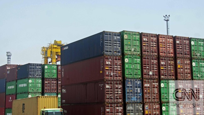Surplus neraca dangan tersebut menurun dibandingkan bulan sebelumnya (month-to-month/mtm), yang tercatat mencapai US$1,14 miliar. 