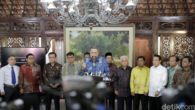 Koalisi Merah Putih (KMP) akan tetap maju untuk mengesahkan RUU Pilkada meskipun salah satu anggotanya, Partai Demokrat, berbalik arah soal mekanisme pemilihan kepala daerah.