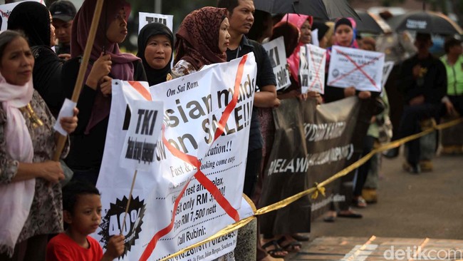 Badan Nasional Penempatan dan Perlindungan Tenaga Kerja Indonesia (BNP2TKI) dianggap belum efektif dan maksimal tangani kasus tenaga kerja Indonesia