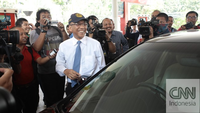 Partai Demokrat siap pecat Jero Wacik jika Menteri ESDM itu ditetapkan menjadi tersangka oleh Komisi Pemberantasan Korupsi. Demokrat akan beri bantuan hukum.