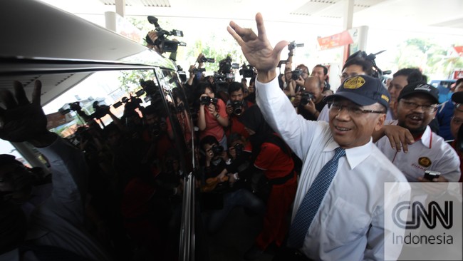 Mantan Menteri ESDM Jero Wacik berharap penyidik KPK segera merampungkan berkas penyidikan dan mengajukannya ke persidangan demi kepastian hukum.