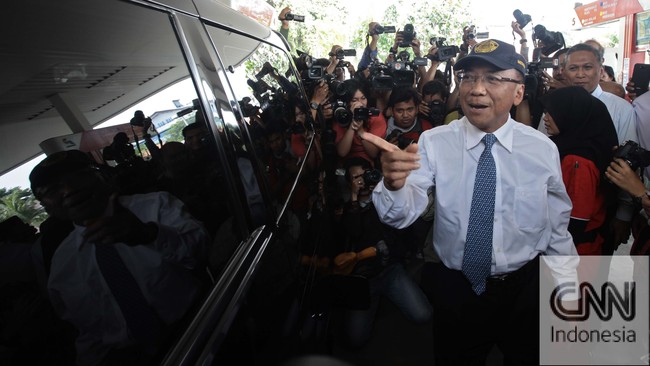 Direktur Jenderal Energi Terbarukan ESDM Rida Mulya memenuhi panggilan KPK untuk bersaksi bagi Menteri Jero Wacik. Penyidik menanyai Rida seutar tugas dan fungsi dia di ESDM.
