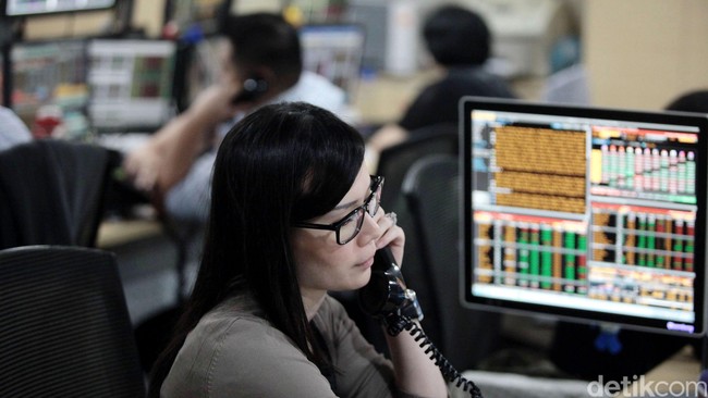 Dana&nbsp;asing di saham tercatat jual bersih Rp 3,4 trilun dalam sepekan. Investor panik jelang rapat bank sentral Amerika Serikat.