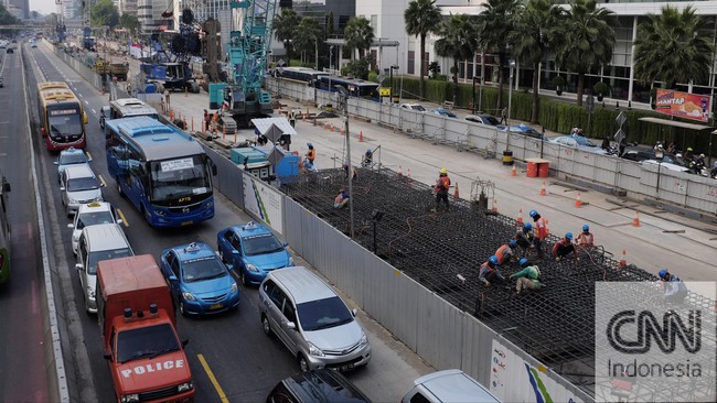 Blue Bird mengklaim menguasai 33 persen pangsa pasar taksi di Indonesia.