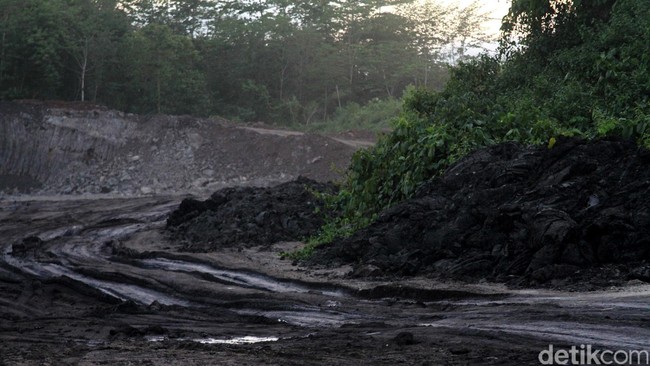 Cadangan aspal alam di Indonesia sangat tinggi. Tapi kebanyakan raw material aspal diekspor ke luar negeri dengan harga murah. Mengapa?
