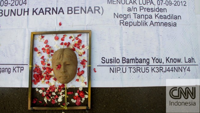 Terpidana pembunuh Munir, Pollycarpus Budihari Priyanto mendapatkan pembebasan bersyarat. Para aktivis Hak Asasi Manusia mempertanyakan keseriusan Jokowi.